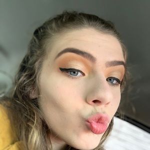 Meet your Posher, Alexandra